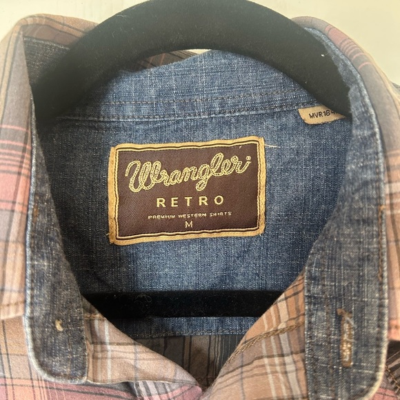 Wrangler Retro Plaid Button-Up Shirt - Picture 3 of 9